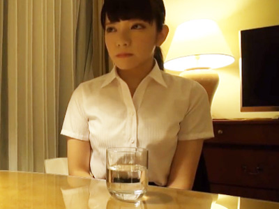 「これやばいっ！！！」初心なOLがフェラ奉仕からのに生バックピストンに悶絶イキ！！！