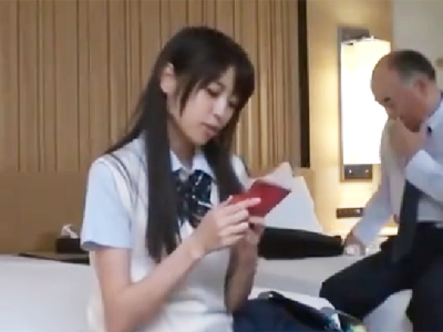 「あぁっ♡出してえぇぇ♡♡」円光JKと制服着衣SEXしてスカート汚してもうたｗ
