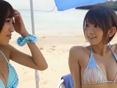 3人以外誰もいないビーチで美少女ギャル2人と天国3P♡