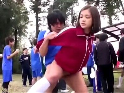 「ぁ…笛吹けない…」サッカーの試合中も部員のためにオマンコ開放しなければならない女子マネｗｗｗ