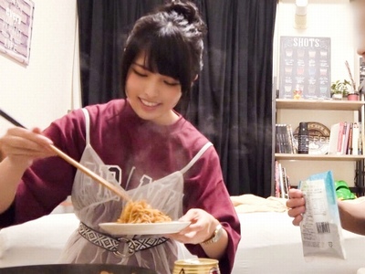 家で一緒に鍋パやる家庭的な女子大生とのラブラブを完全隠し撮り