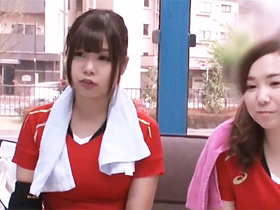 「いやぁナニコレぇ！？」ママさんバレー帰りの健康ボディ若妻2人をまとめてパコたった